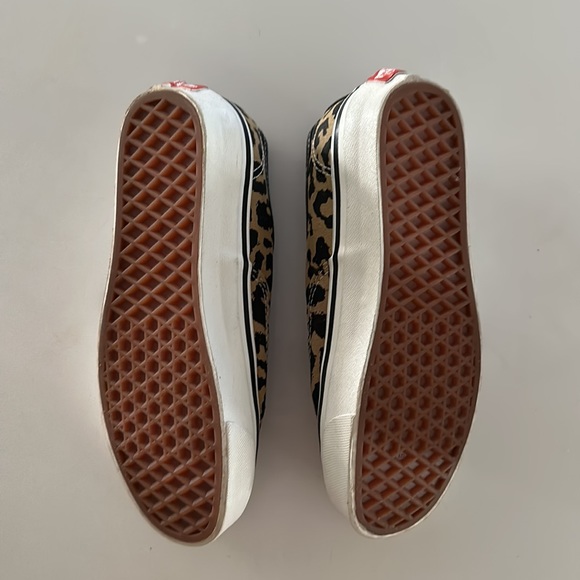 Like new Big Girls Cheetah Print Vans - Picture 2 of 4
